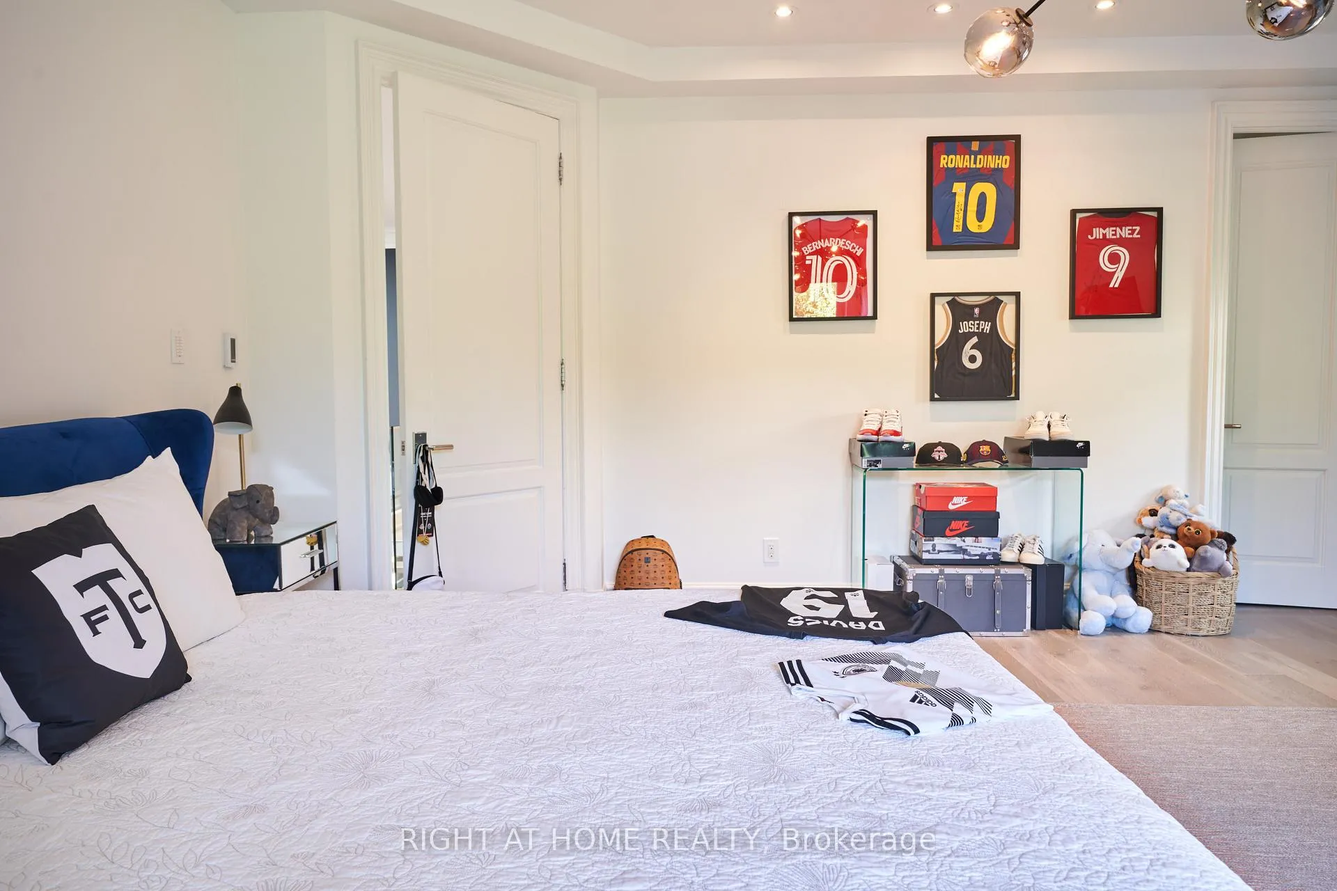 Photo 26 of 1305 Royal York Road, Etobicoke, Edenbridge-Humber Valley — HOMEH