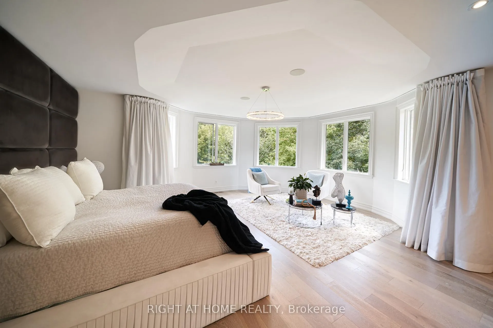 Photo 27 of 1305 Royal York Road, Etobicoke, Edenbridge-Humber Valley — HOMEH