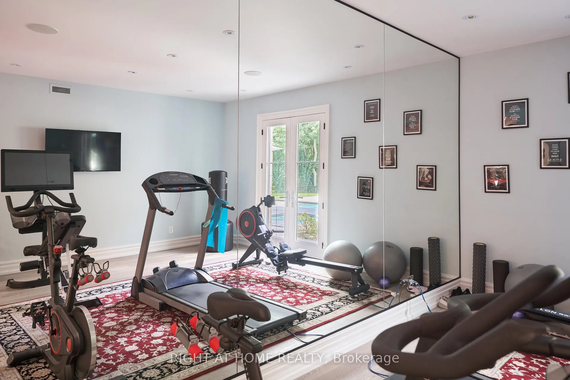 Photo 39 of 1305 Royal York Road, Etobicoke, Edenbridge-Humber Valley — HOMEH