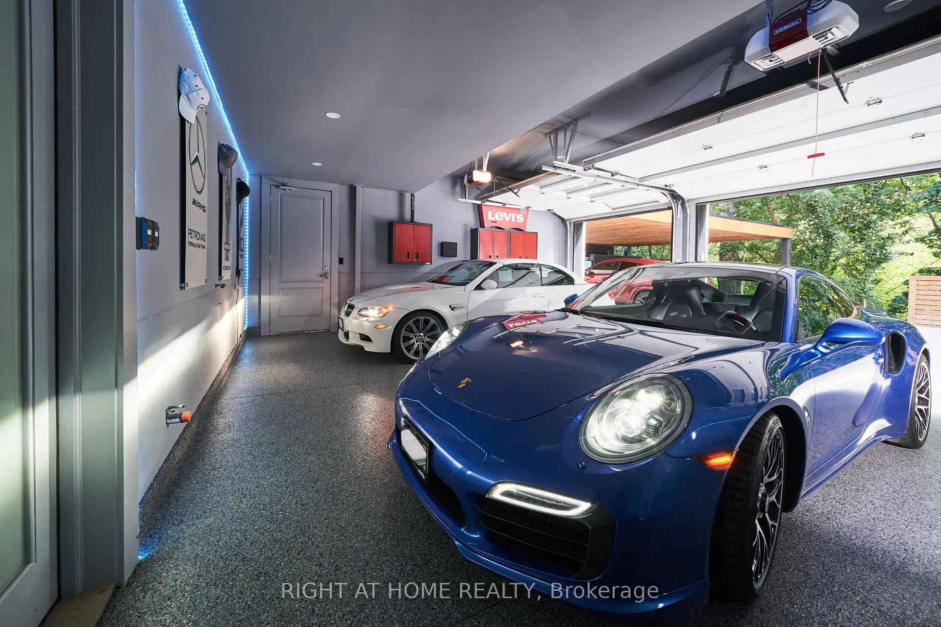 Photo 43 of 1305 Royal York Road, Etobicoke, Edenbridge-Humber Valley — HOMEH