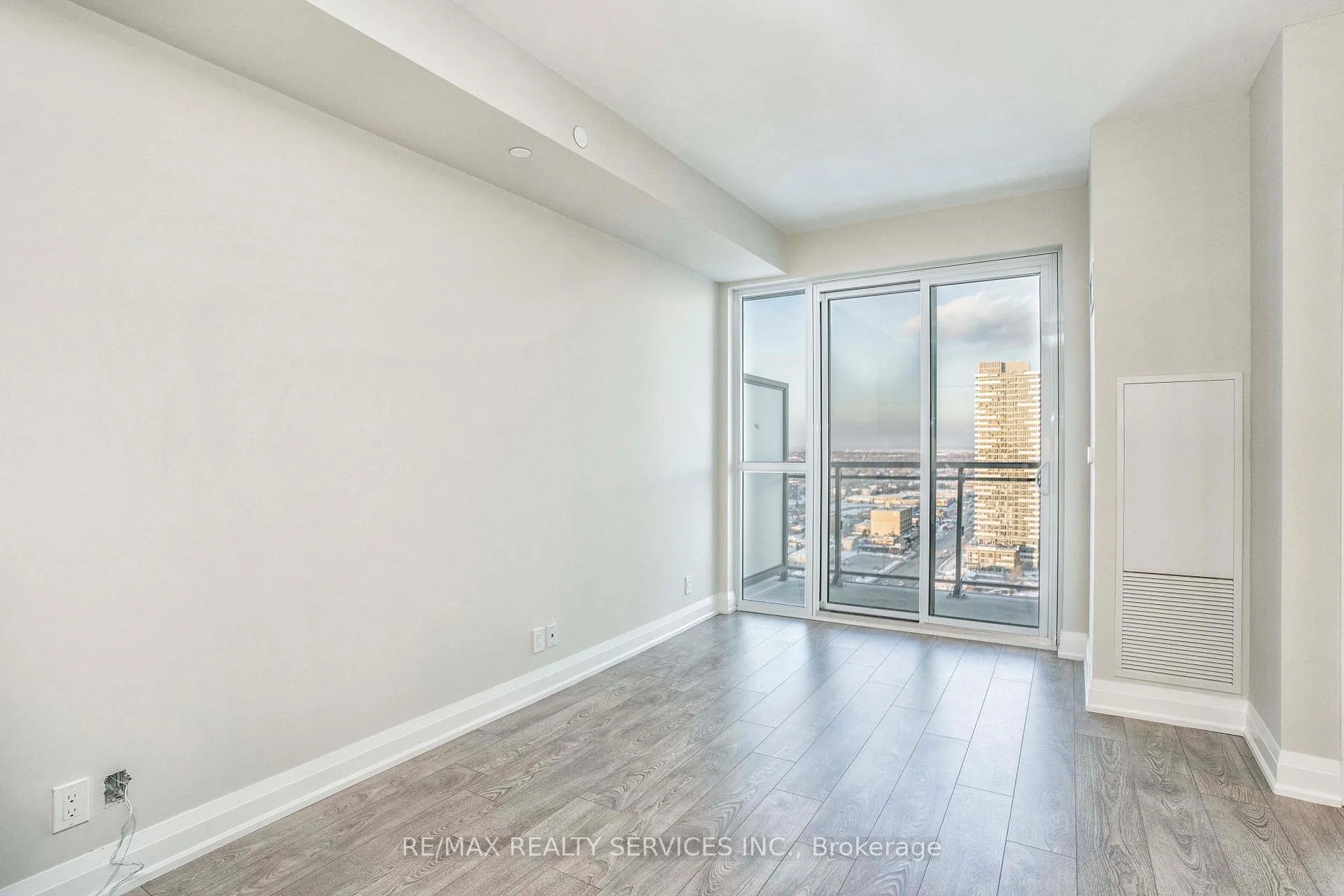 Photo 7 of Unit 2202, 15 Lynch Street, Brampton, Downtown Brampton — HOMEH
