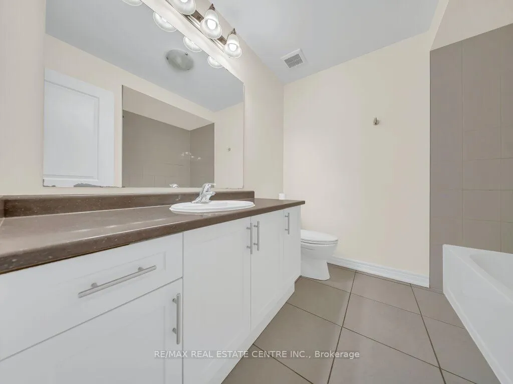 Photo 37 of 76 Grassbourne Avenue, Kitchener — HOMEH