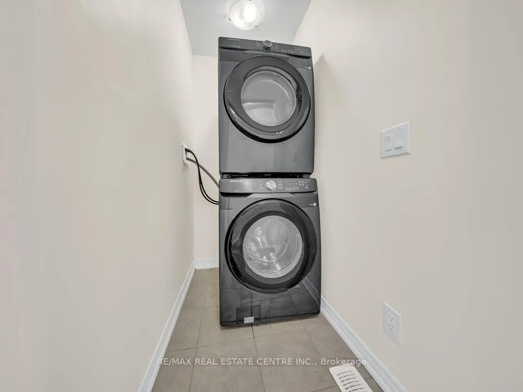 Photo 38 of 76 Grassbourne Avenue, Kitchener — HOMEH