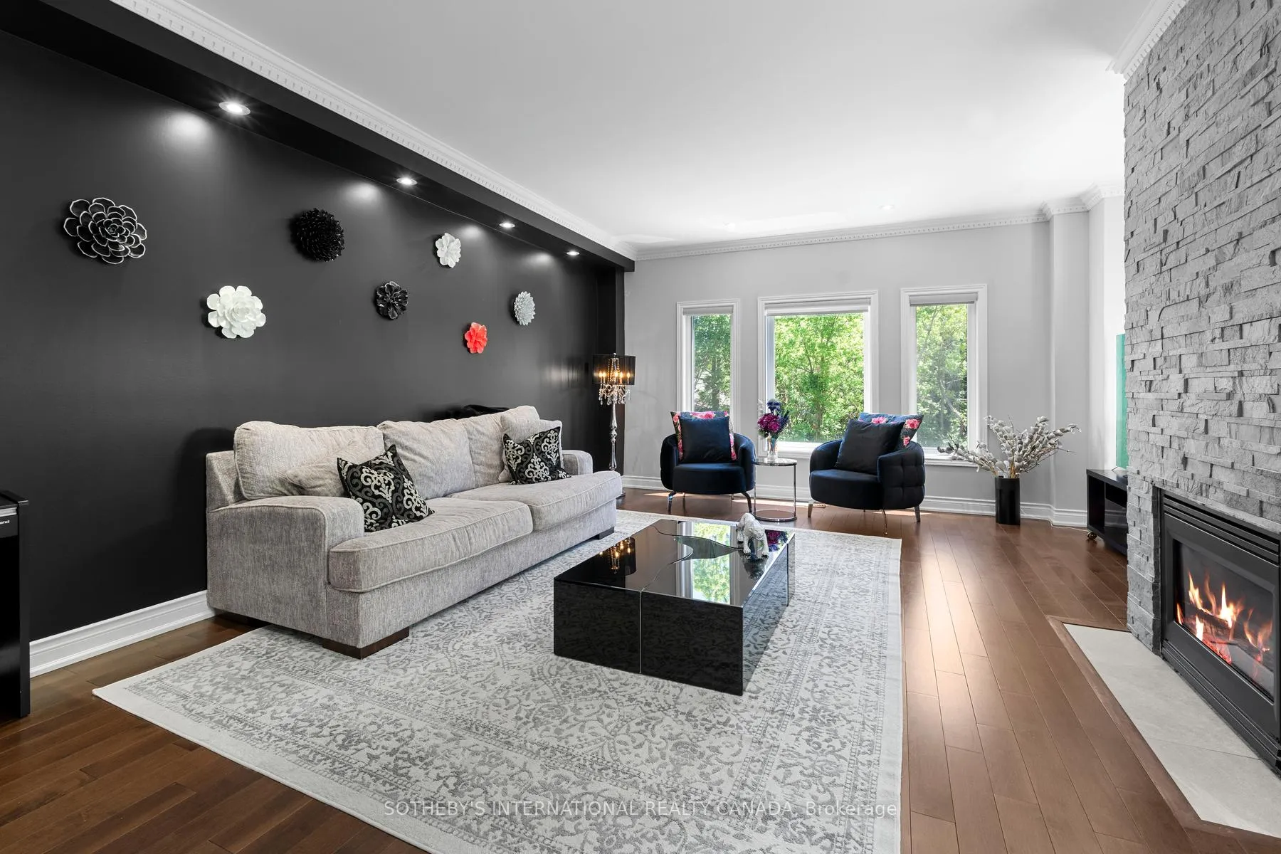 Photo 5 of 68 Harbourview Crescent, Etobicoke, Mimico — HOMEH
