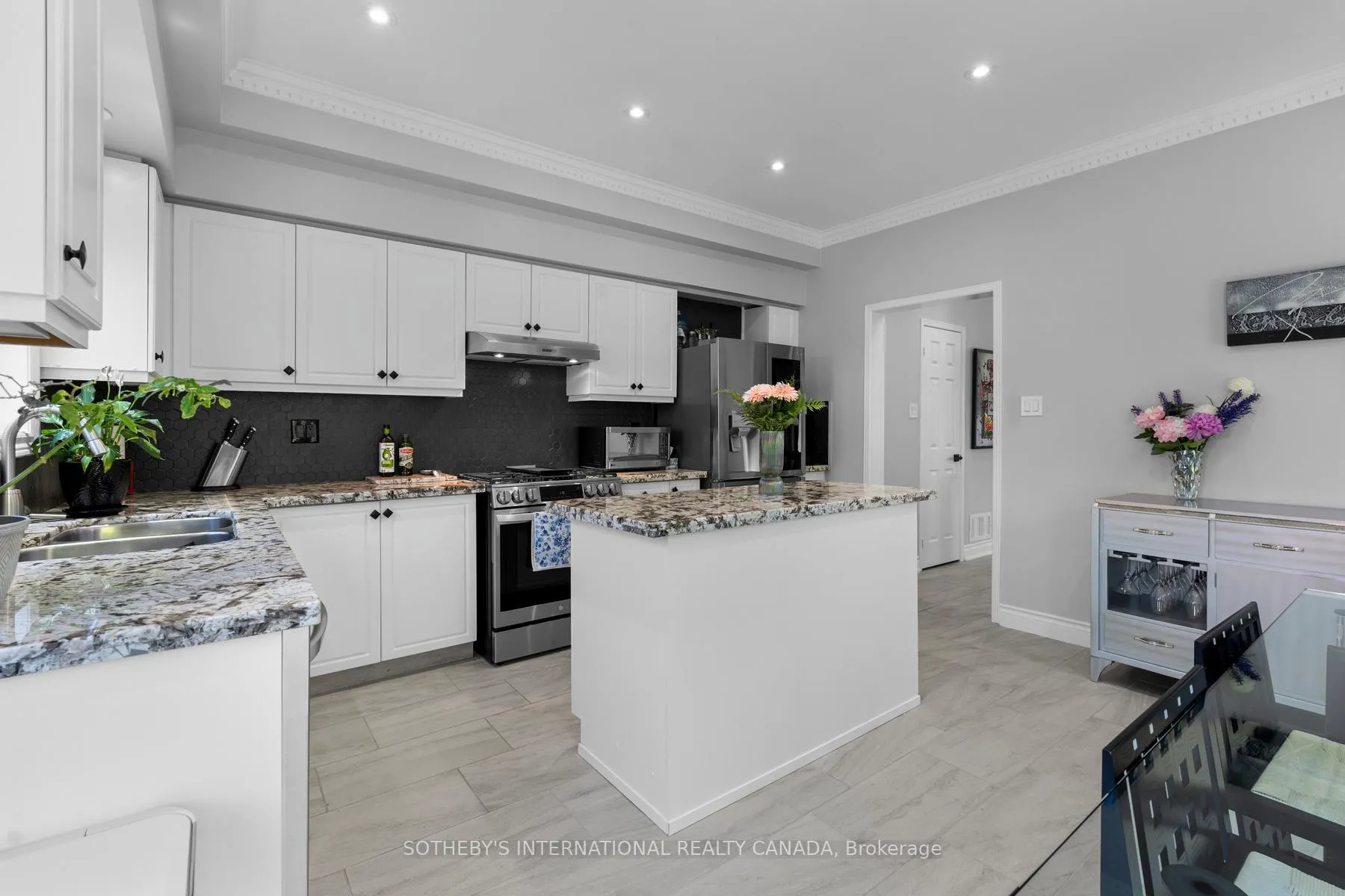 Photo 10 of 68 Harbourview Crescent, Etobicoke, Mimico — HOMEH