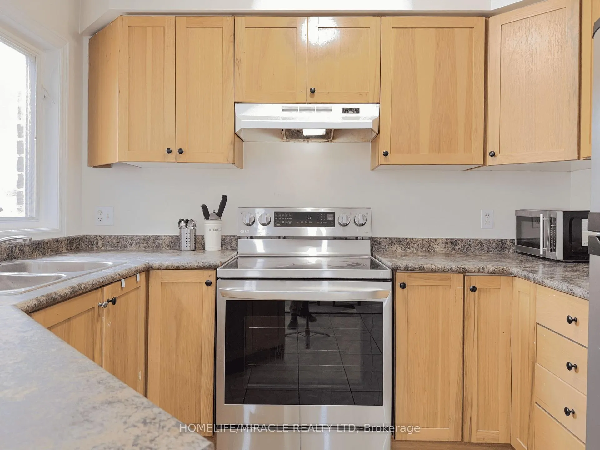 Photo 13 of 78 Colton Circle, Kitchener, Idlewood/Lackner Woods — HOMEH