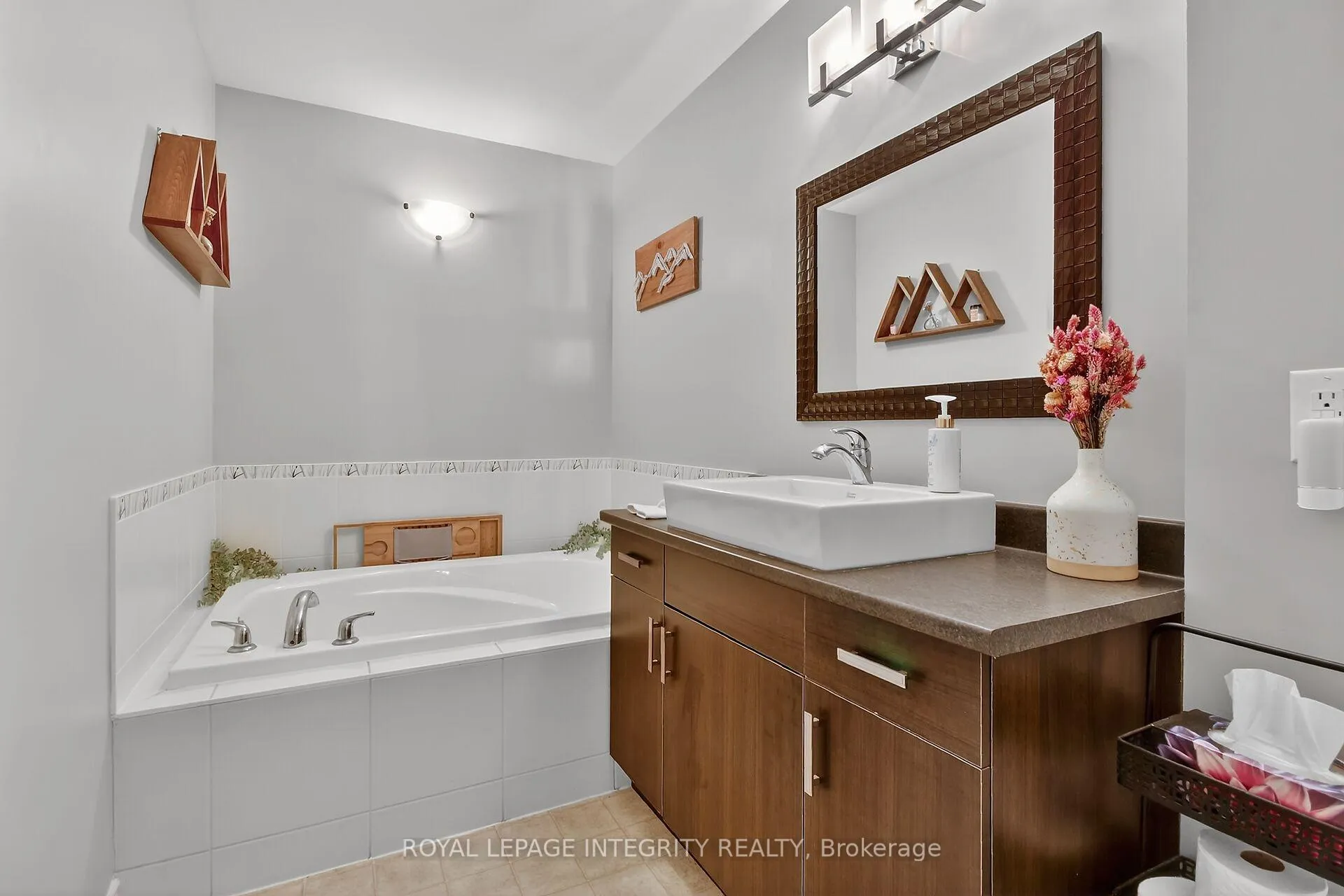 Photo 17 of Unit A, 84 Stonehaven Drive, Ottawa, Kanata - Bridlewood — HOMEH