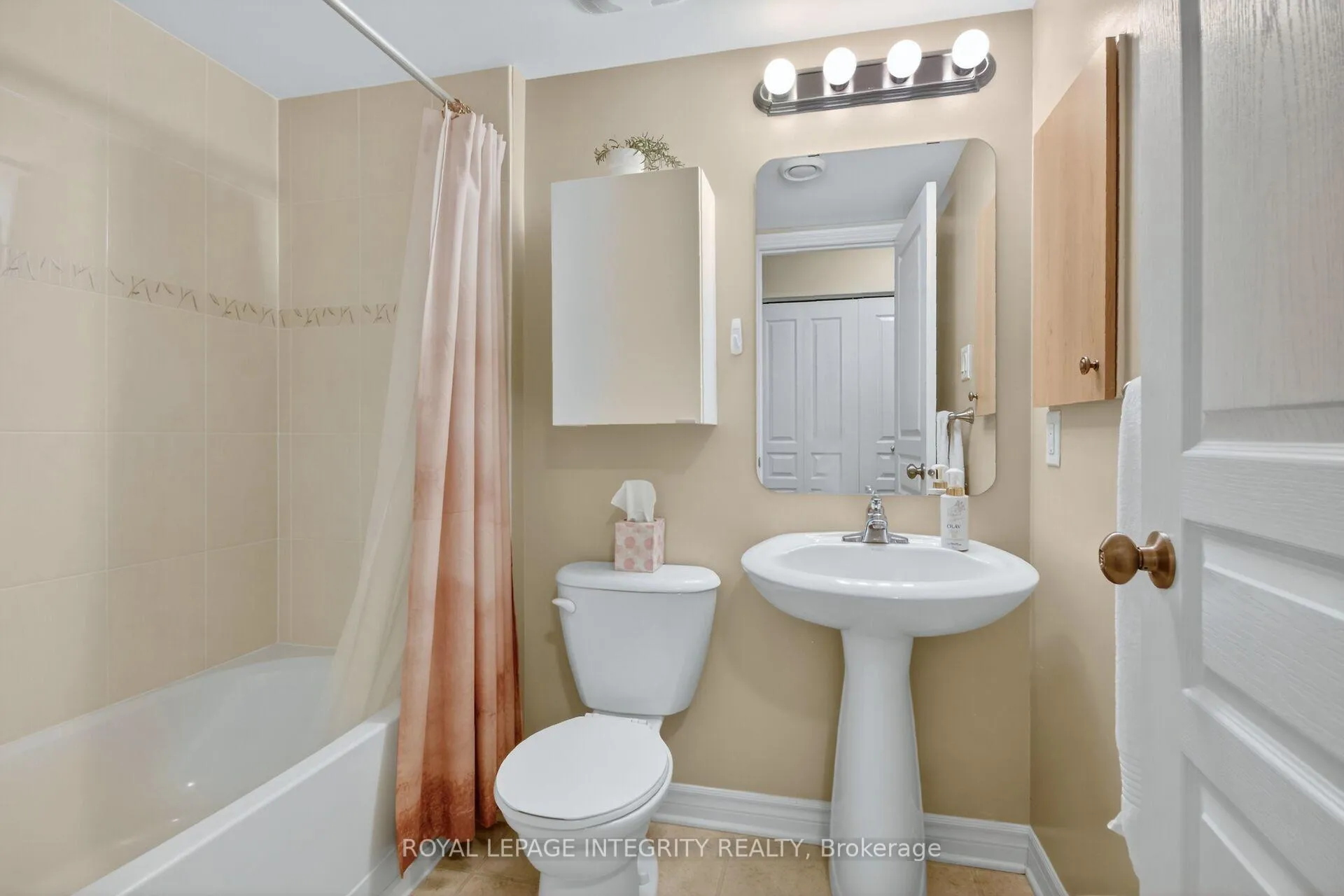 Photo 23 of Unit A, 84 Stonehaven Drive, Ottawa, Kanata - Bridlewood — HOMEH