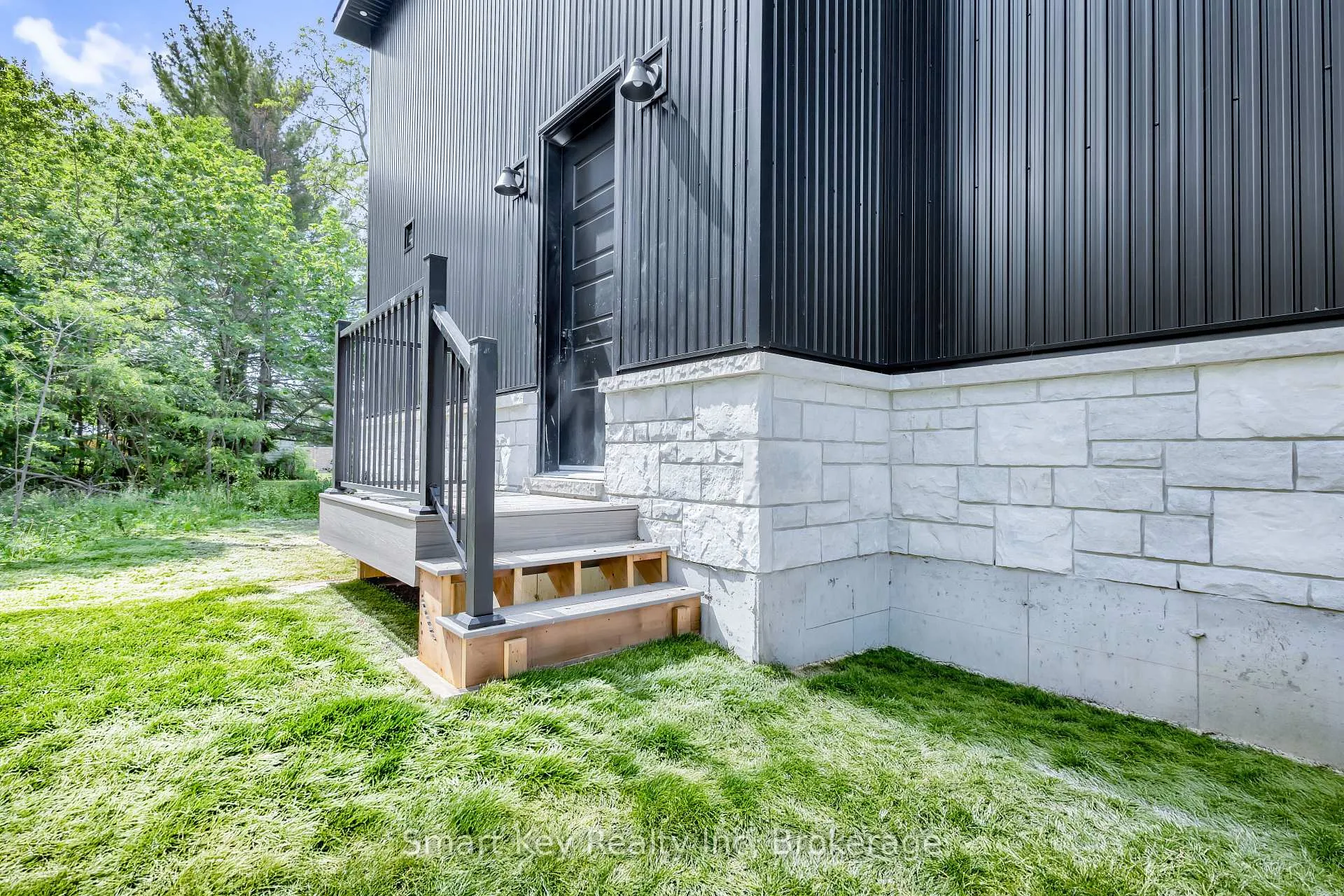 Photo 3 of Unit B, 125 Brae Crescent, Ottawa, Stittsville (South) — HOMEH