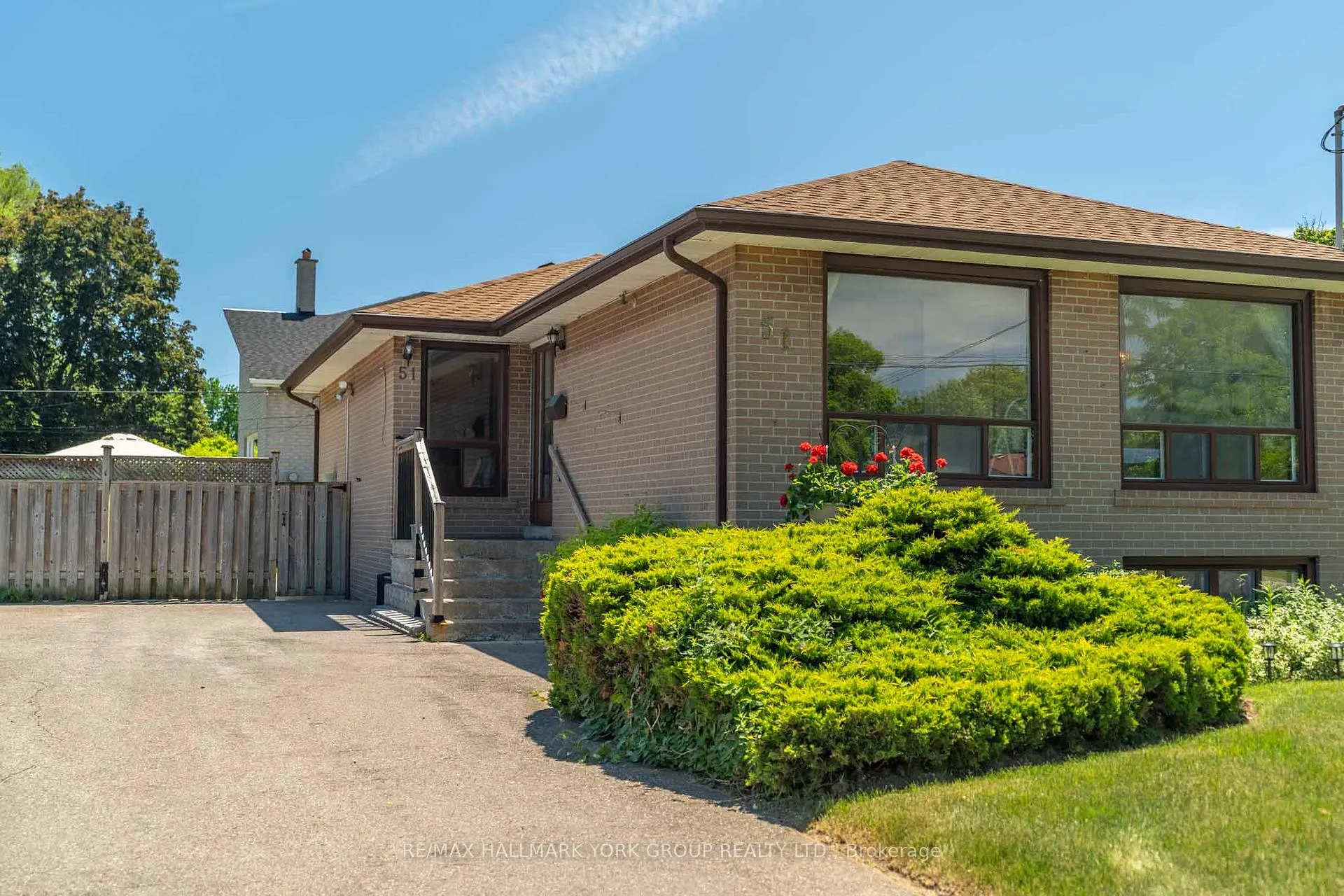 Photo 3 of 51 Eringate Drive, Etobicoke, Eringate-Centennial-West Deane — HOMEH