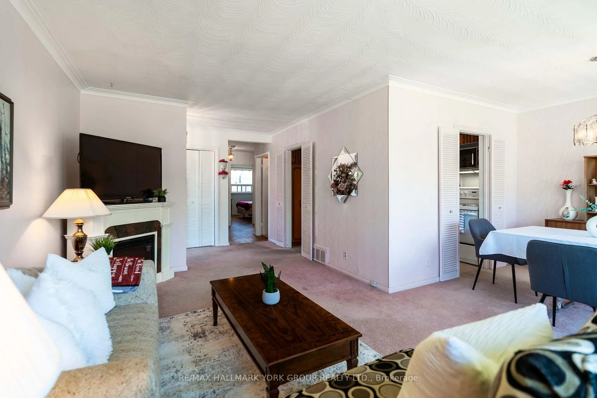 Photo 10 of 51 Eringate Drive, Etobicoke, Eringate-Centennial-West Deane — HOMEH