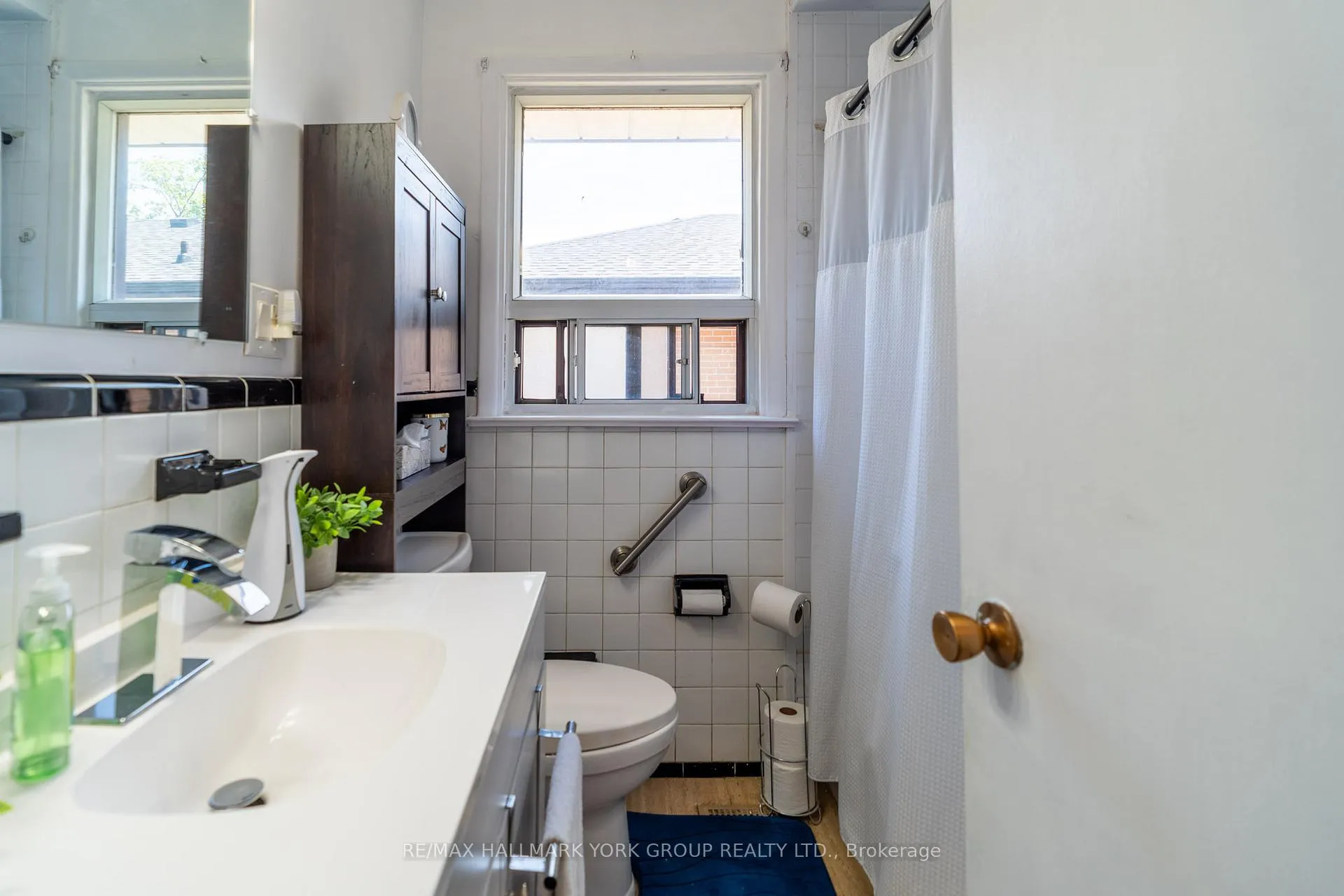 Photo 14 of 51 Eringate Drive, Etobicoke, Eringate-Centennial-West Deane — HOMEH