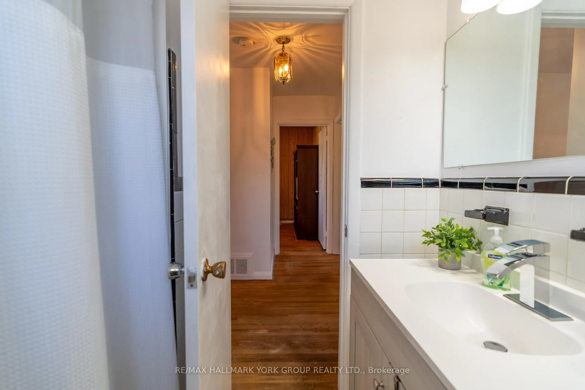 Photo 15 of 51 Eringate Drive, Etobicoke, Eringate-Centennial-West Deane — HOMEH