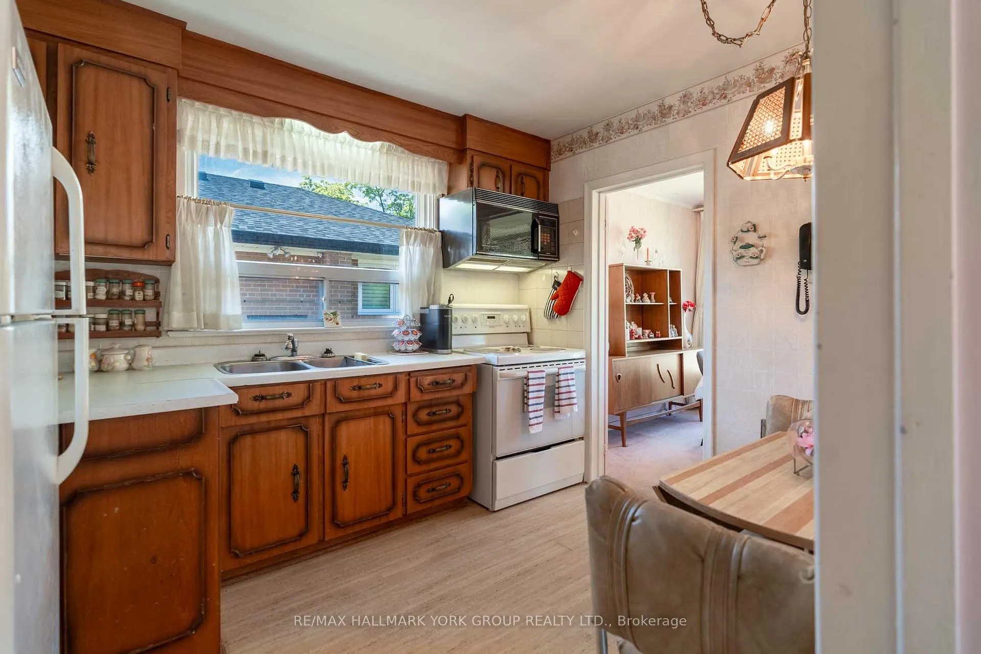 Photo 16 of 51 Eringate Drive, Etobicoke, Eringate-Centennial-West Deane — HOMEH