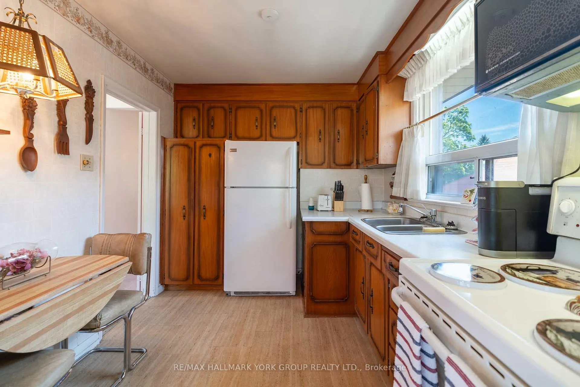 Photo 17 of 51 Eringate Drive, Etobicoke, Eringate-Centennial-West Deane — HOMEH