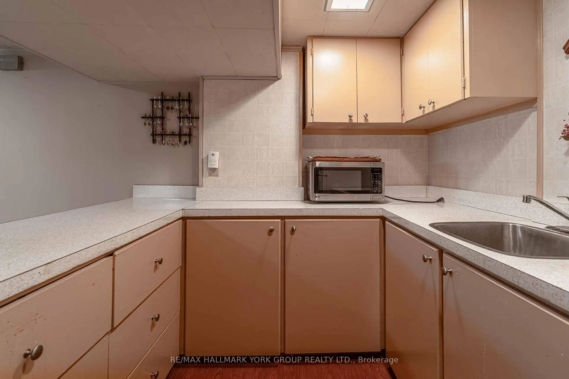 Photo 24 of 51 Eringate Drive, Etobicoke, Eringate-Centennial-West Deane — HOMEH