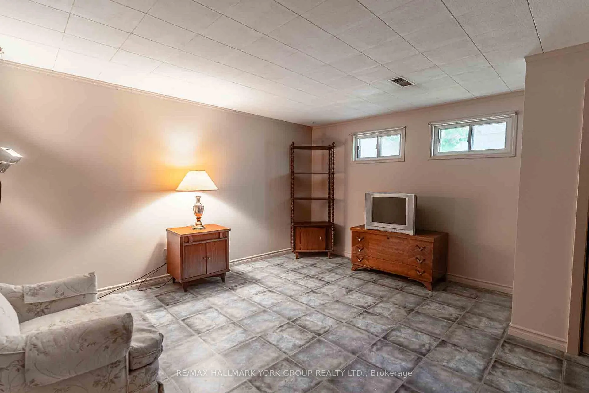 Photo 25 of 51 Eringate Drive, Etobicoke, Eringate-Centennial-West Deane — HOMEH