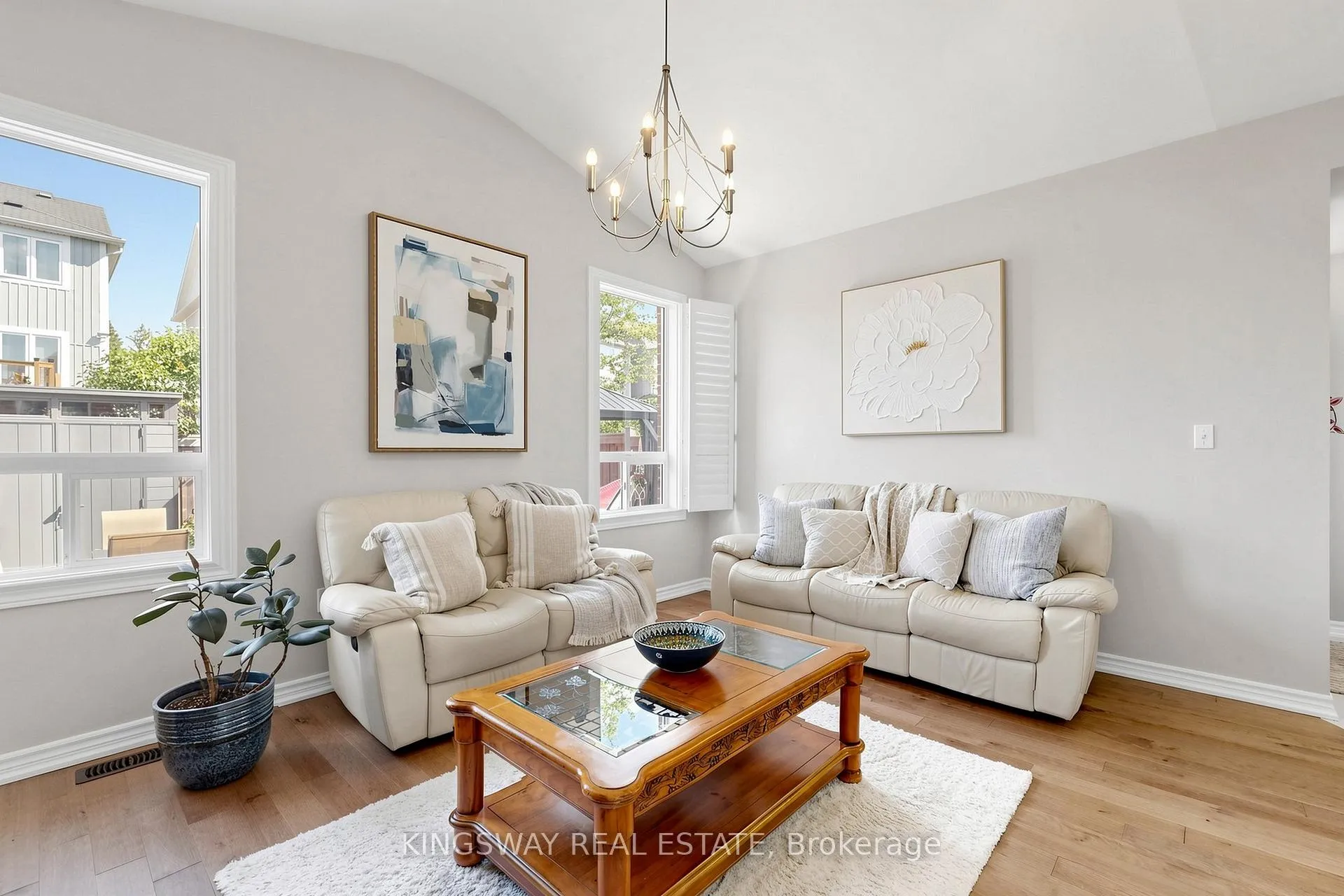 Photo 11 of 20 Chiswick Avenue, Whitby, Brooklin — HOMEH