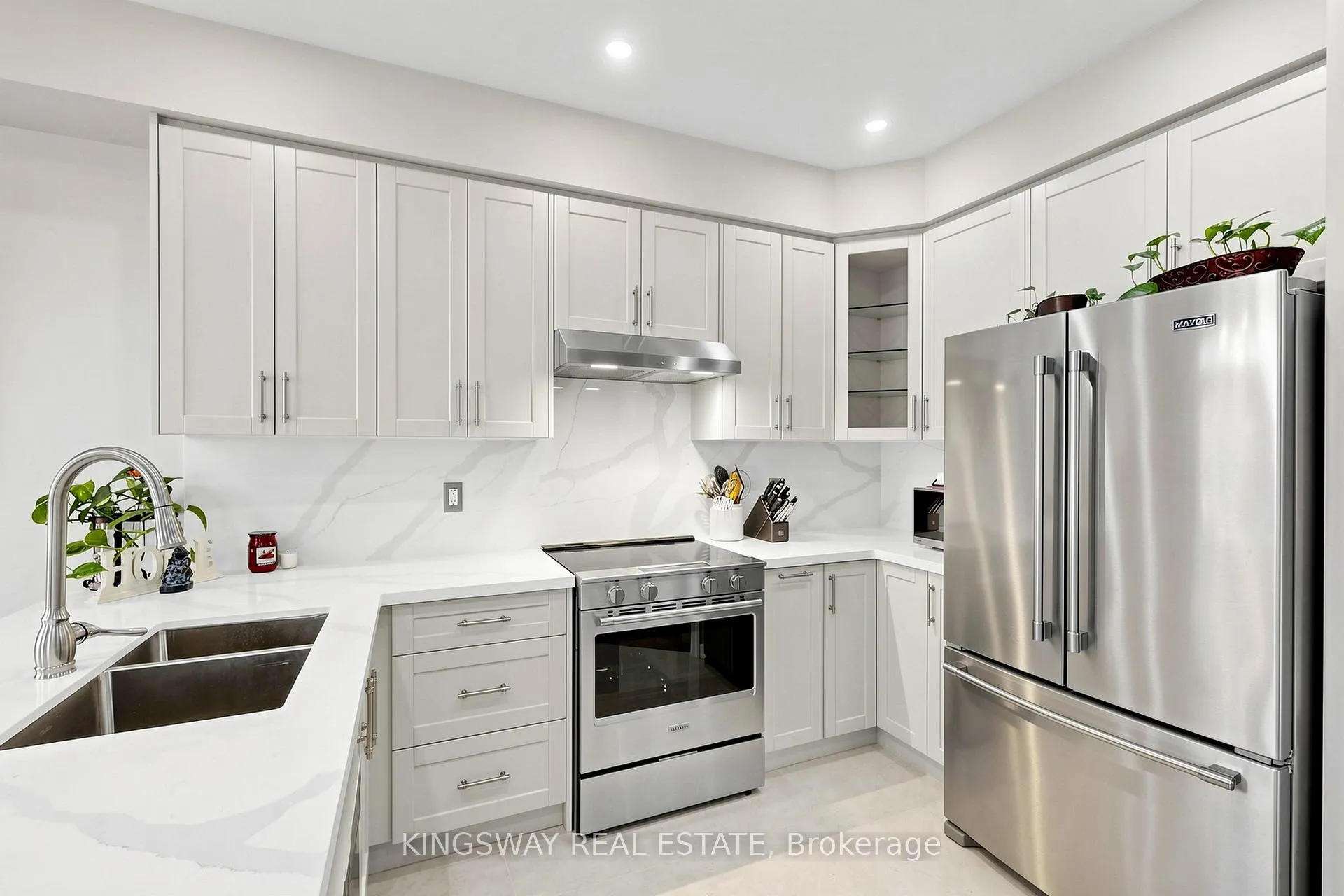 Photo 16 of 20 Chiswick Avenue, Whitby, Brooklin — HOMEH