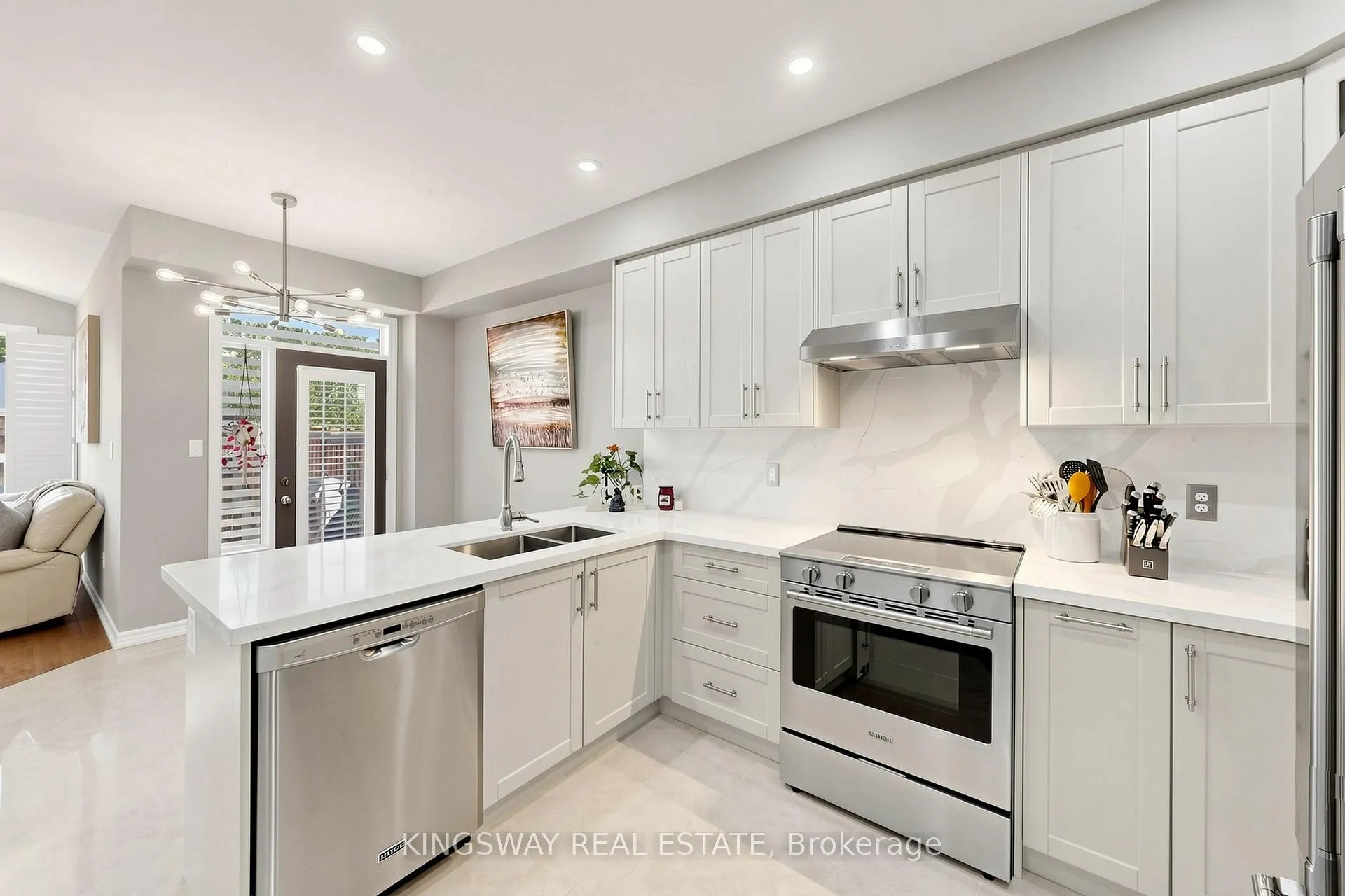Photo 18 of 20 Chiswick Avenue, Whitby, Brooklin — HOMEH