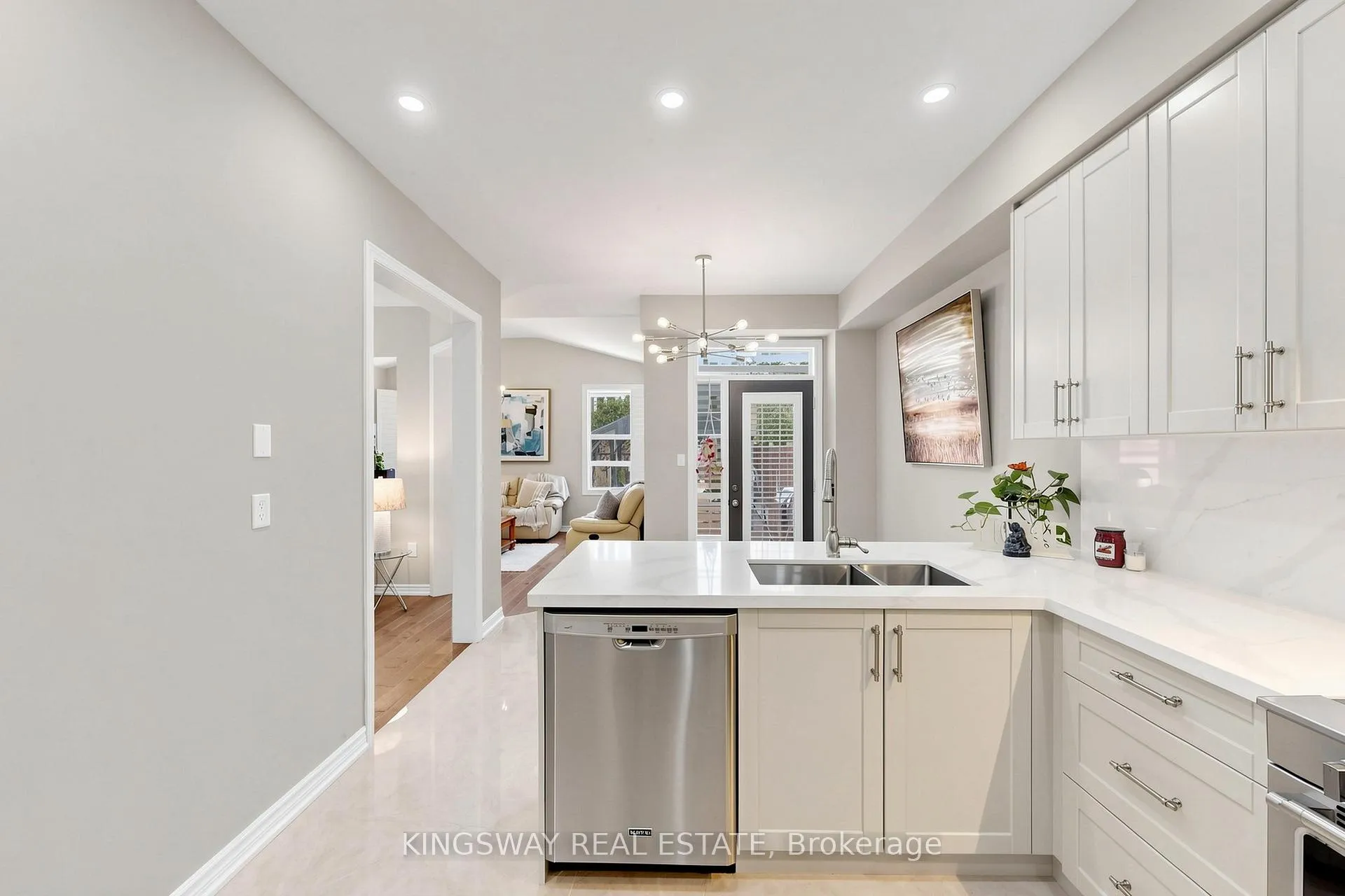 Photo 19 of 20 Chiswick Avenue, Whitby, Brooklin — HOMEH