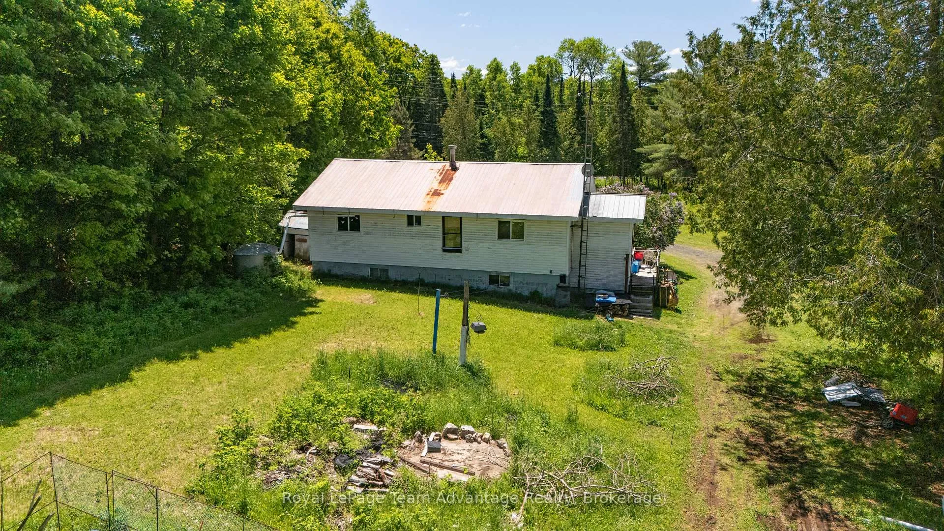 Photo 6 of 5 Hoddy's Side Road, Parry Sound — HOMEH