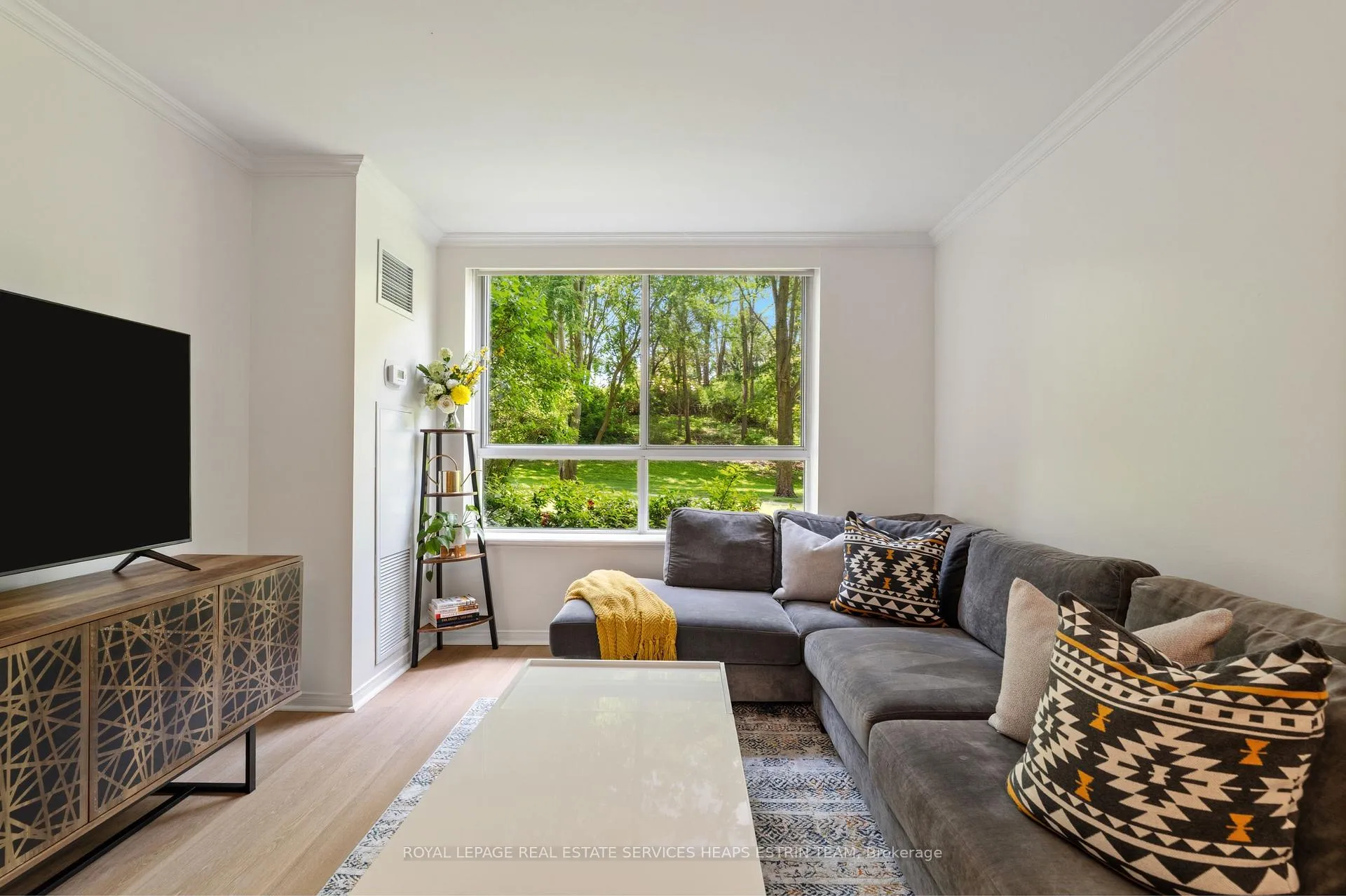 Photo 7 of Unit 111, 1485 Lakeshore Road E, Mississauga, Lakeview — HOMEH