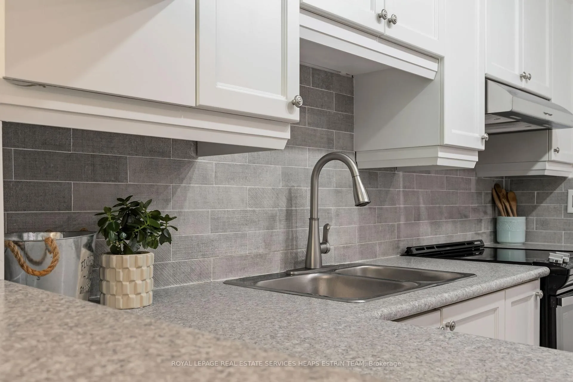 Photo 16 of Unit 111, 1485 Lakeshore Road E, Mississauga, Lakeview — HOMEH
