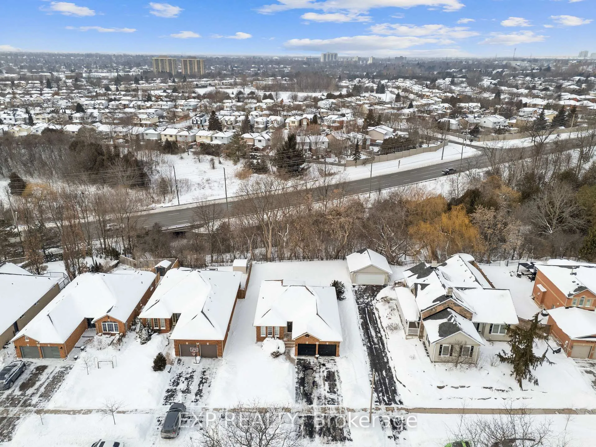 Photo 4 of 1036 Stone Cottage Crescent, Oshawa, Pinecrest — HOMEH