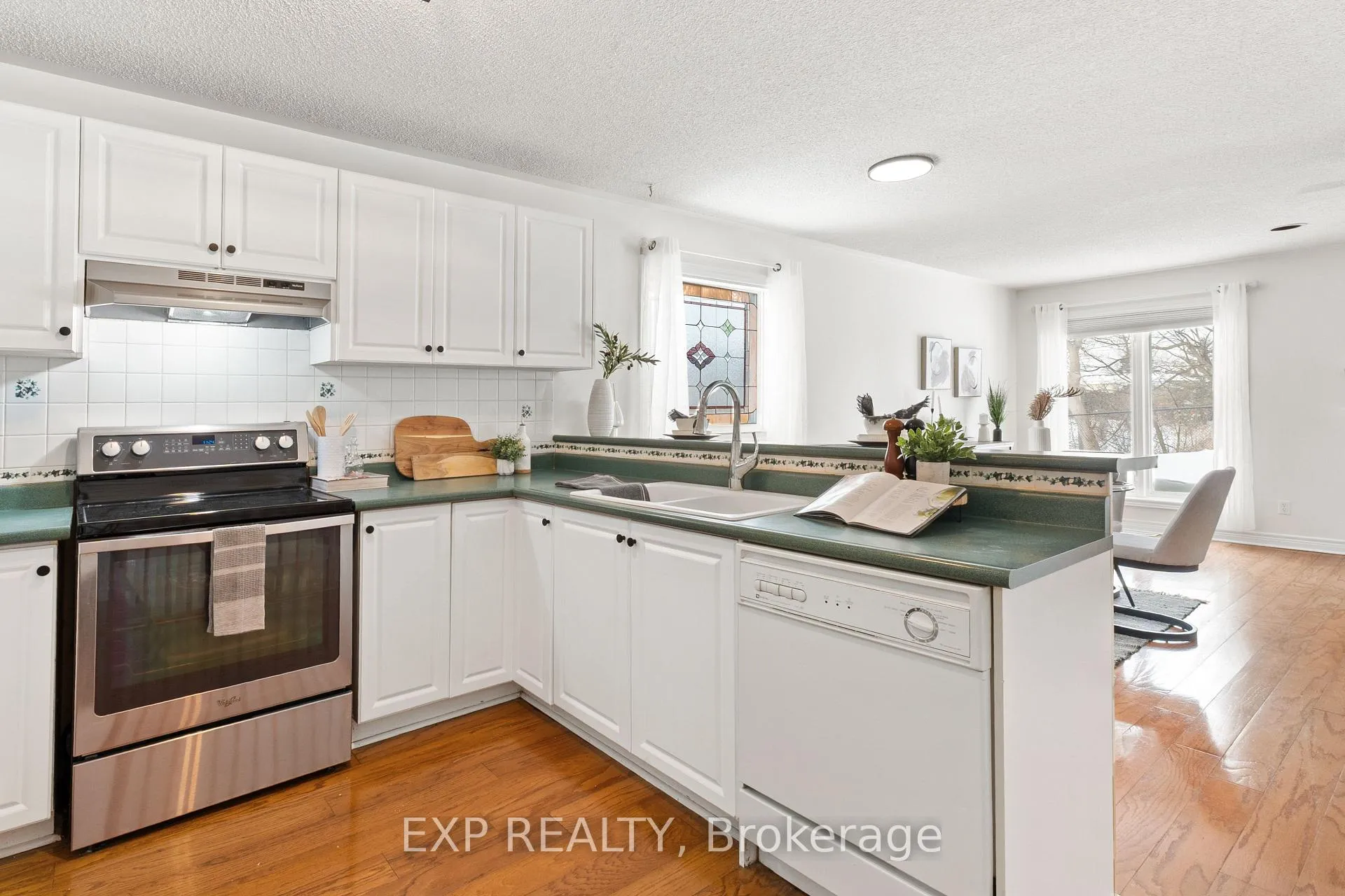 Photo 10 of 1036 Stone Cottage Crescent, Oshawa, Pinecrest — HOMEH