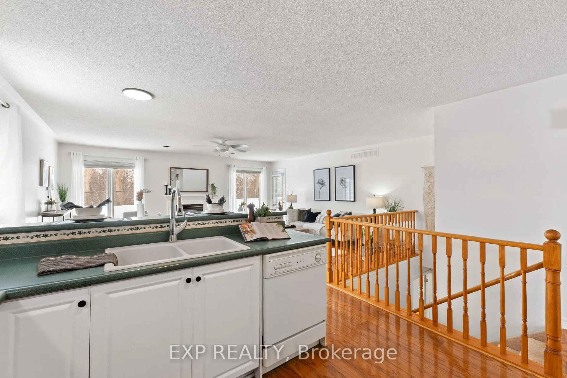 Photo 14 of 1036 Stone Cottage Crescent, Oshawa, Pinecrest — HOMEH
