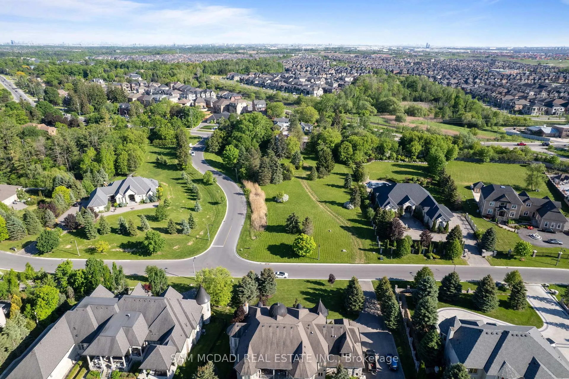 Photo 7 of 16 Charles Cooper Court, Vaughan, Kleinburg — HOMEH