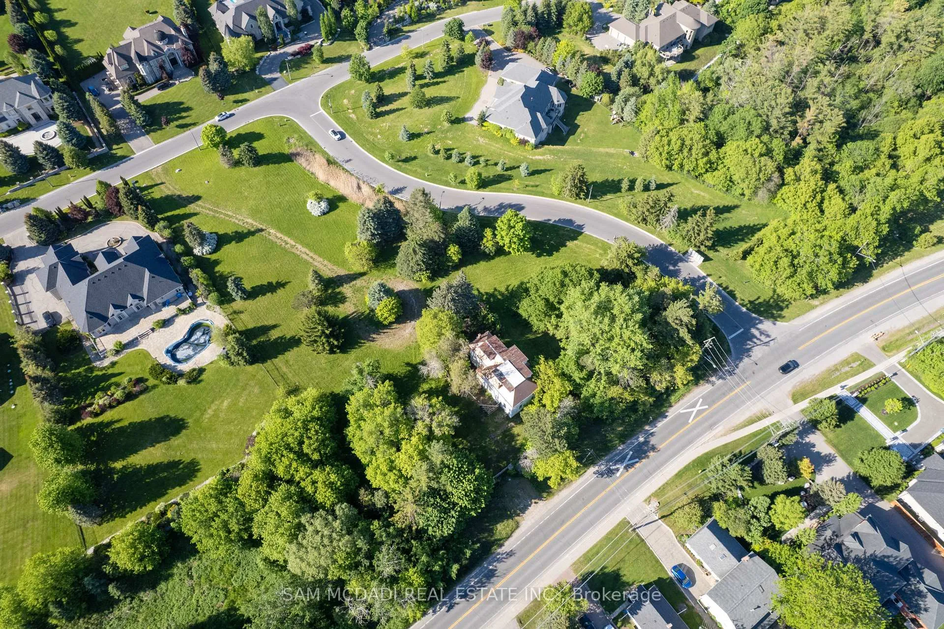 Photo 15 of 16 Charles Cooper Court, Vaughan, Kleinburg — HOMEH