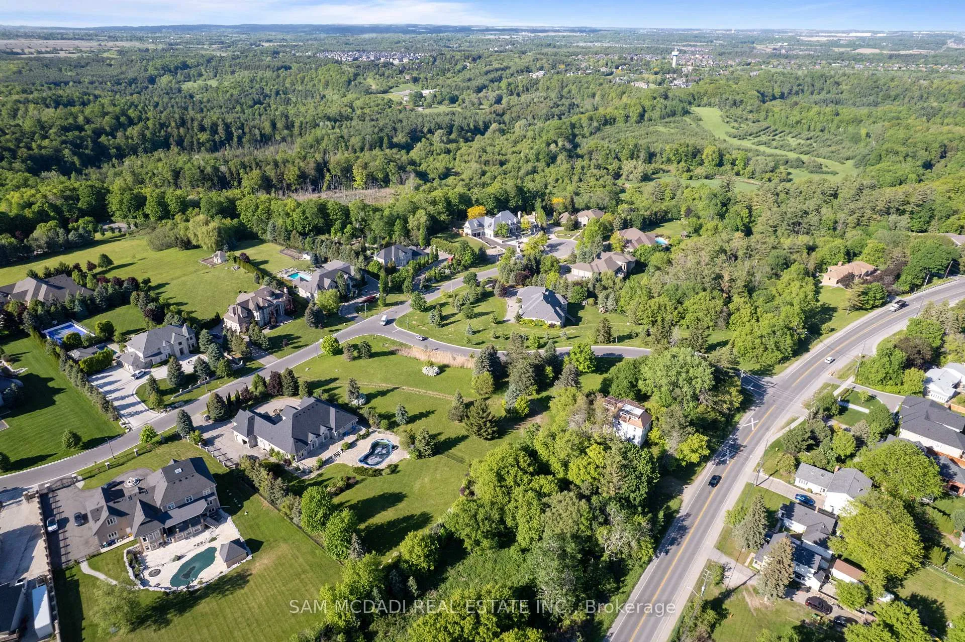 Photo 16 of 16 Charles Cooper Court, Vaughan, Kleinburg — HOMEH