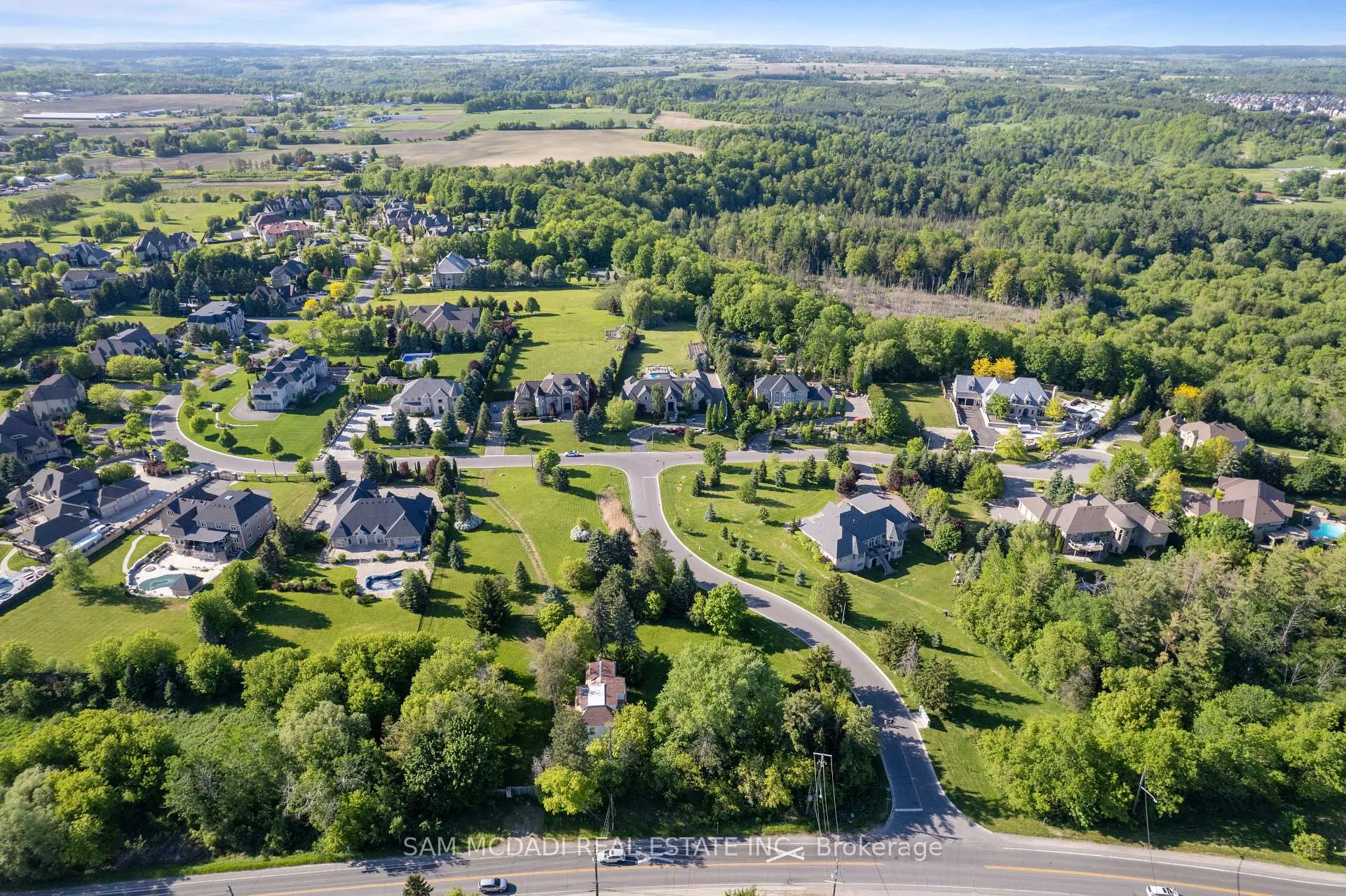 Photo 19 of 16 Charles Cooper Court, Vaughan, Kleinburg — HOMEH