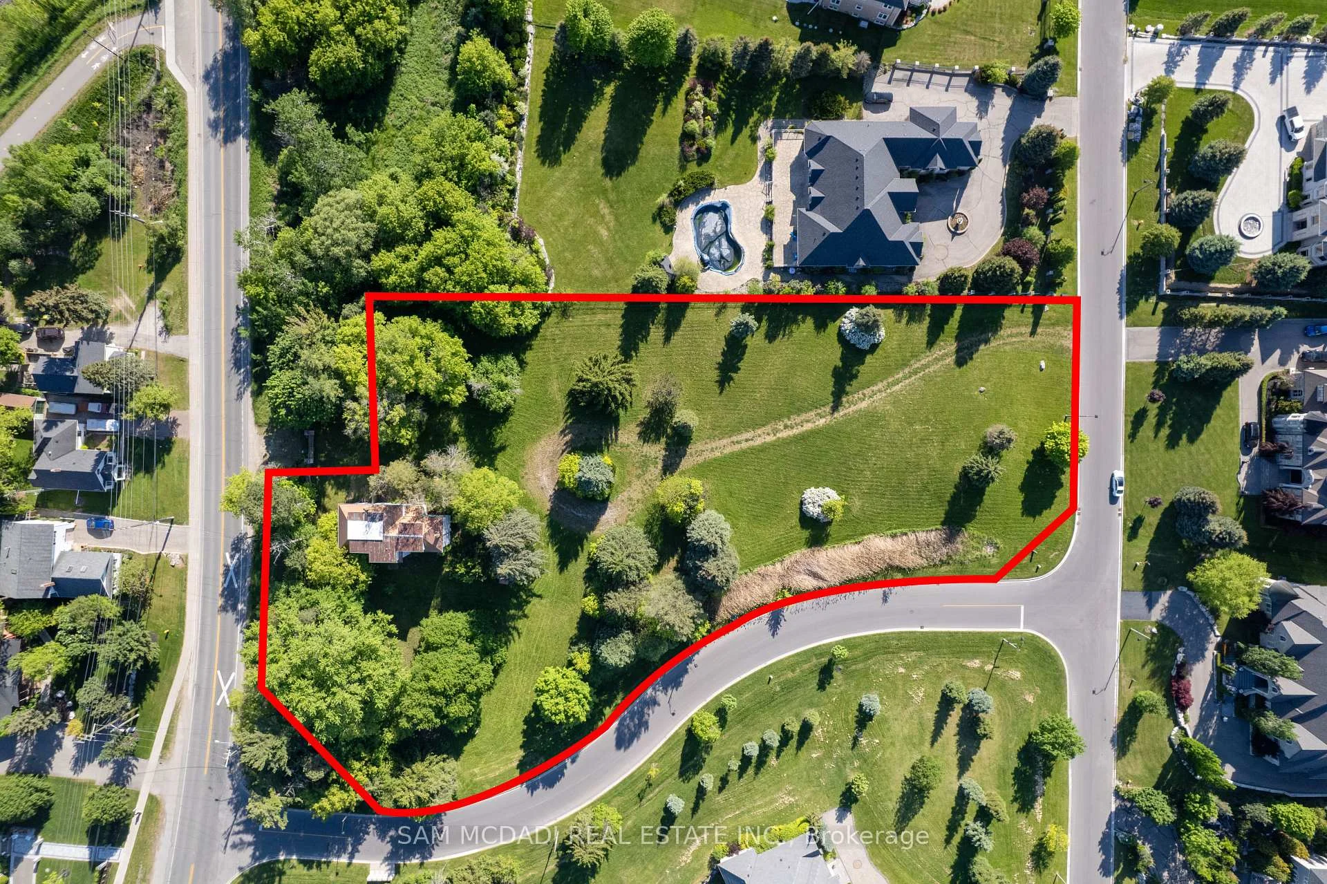 Photo 5 of 16 Charles Cooper Court, Vaughan, Kleinburg — HOMEH