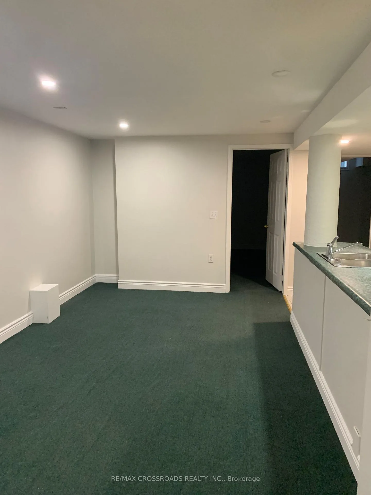 Photo 3 of Unit Bsmt, 18 Laguna Crescent, Markham, Middlefield — HOMEH