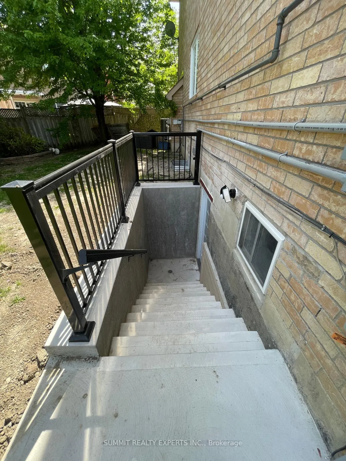 Photo 3 of 63 Treeline Boulevard, Brampton, Vales of Castlemore — HOMEH