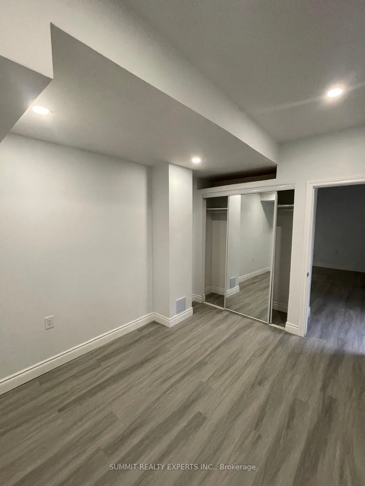 Photo 8 of 63 Treeline Boulevard, Brampton, Vales of Castlemore — HOMEH