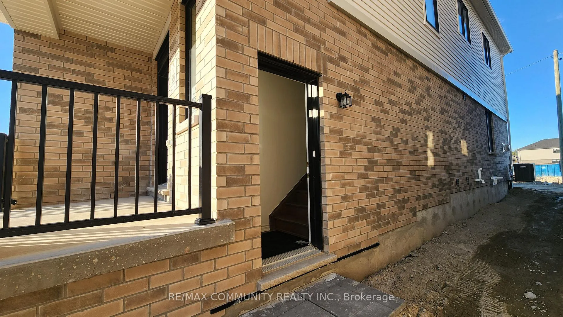 Photo 2 of Unit B, 58 Donald Cameron Crescent, Clarington, Courtice — HOMEH