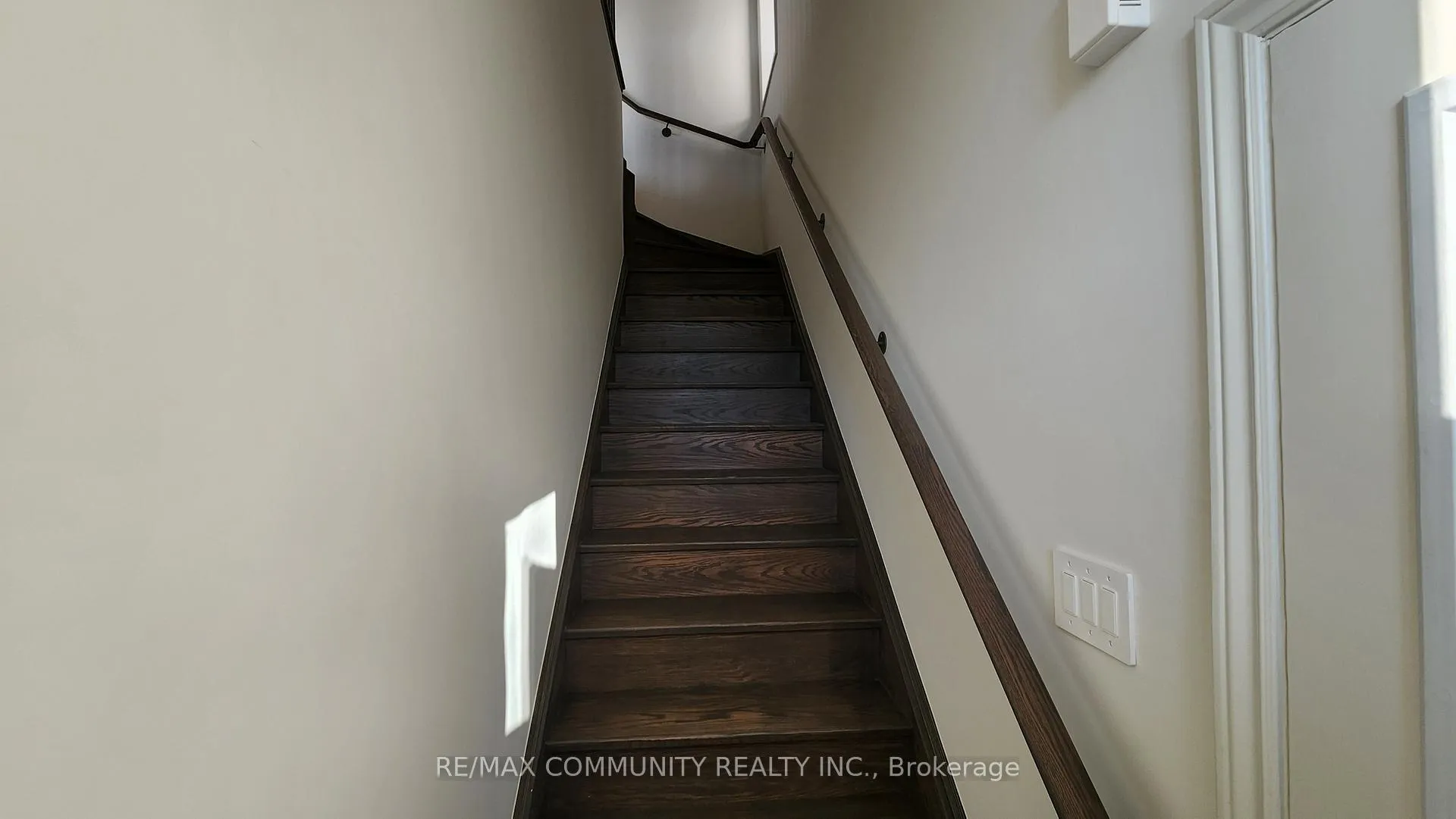 Photo 3 of Unit B, 58 Donald Cameron Crescent, Clarington, Courtice — HOMEH