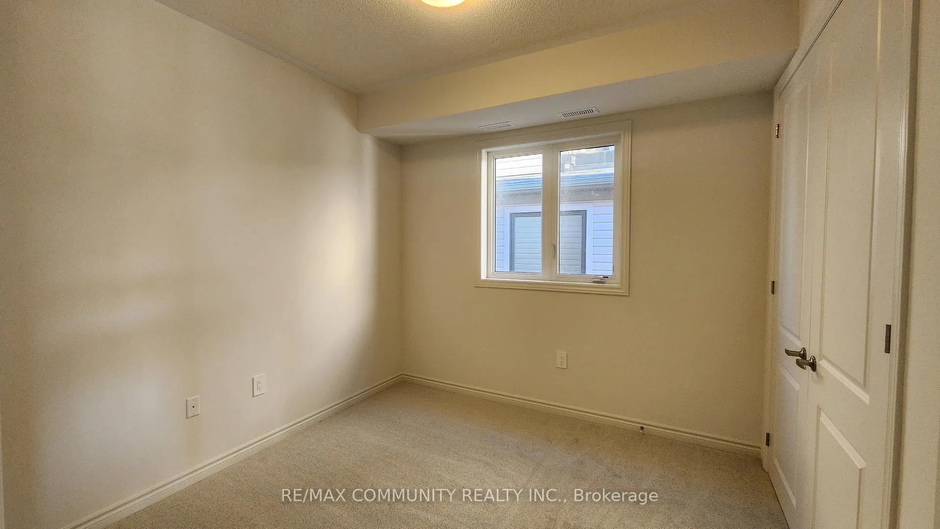 Photo 14 of Unit B, 58 Donald Cameron Crescent, Clarington, Courtice — HOMEH