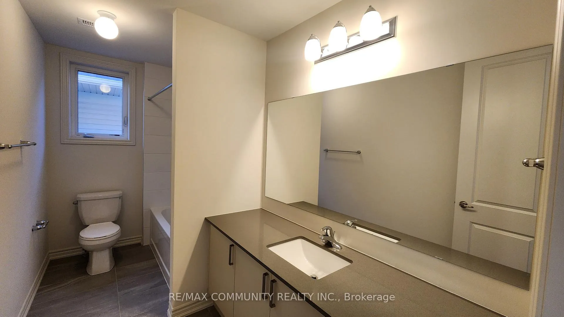 Photo 15 of Unit B, 58 Donald Cameron Crescent, Clarington, Courtice — HOMEH