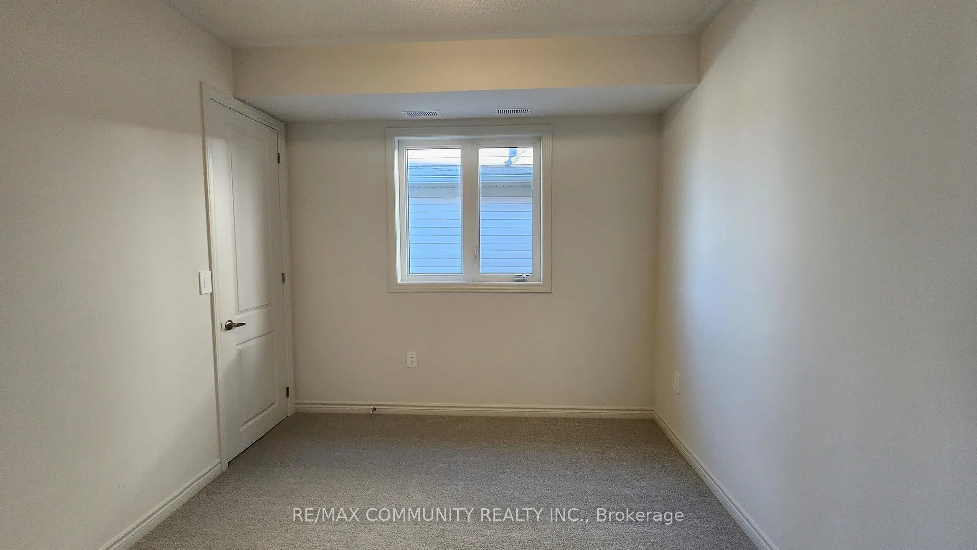 Photo 16 of Unit B, 58 Donald Cameron Crescent, Clarington, Courtice — HOMEH