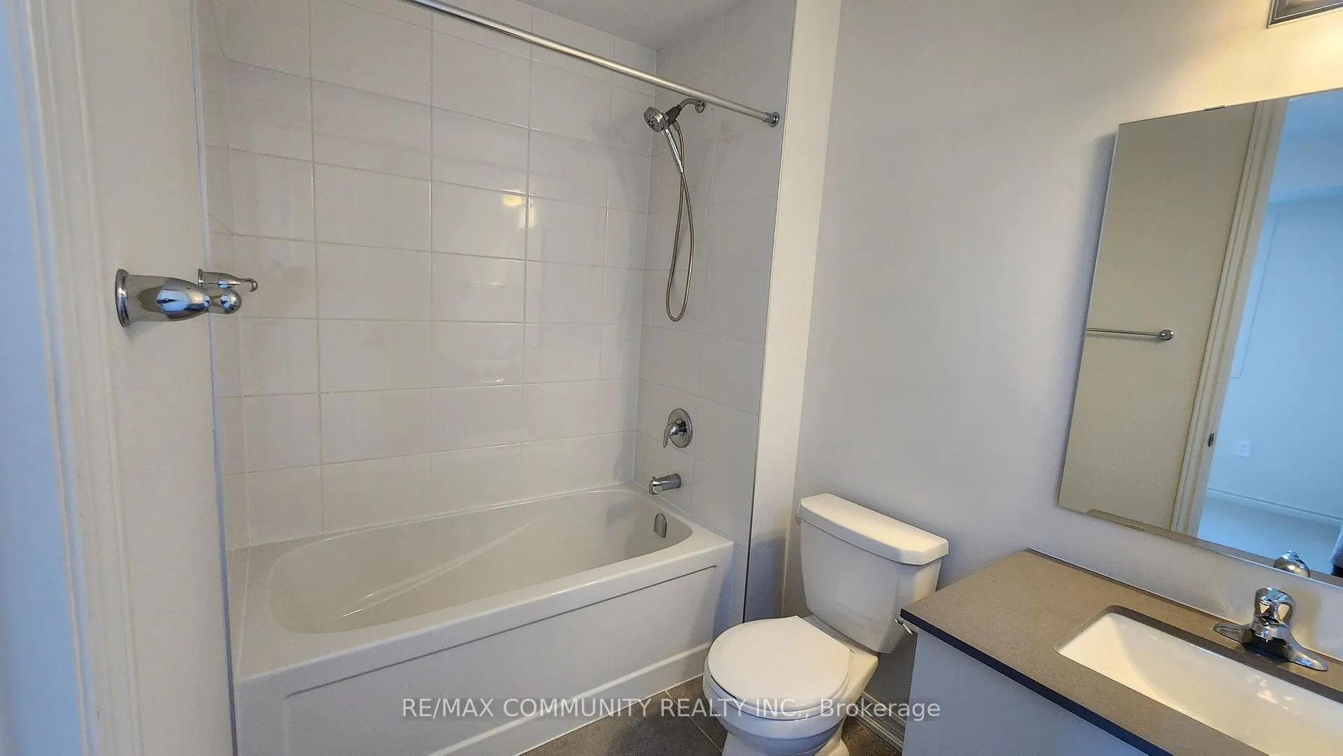 Photo 21 of Unit B, 58 Donald Cameron Crescent, Clarington, Courtice — HOMEH