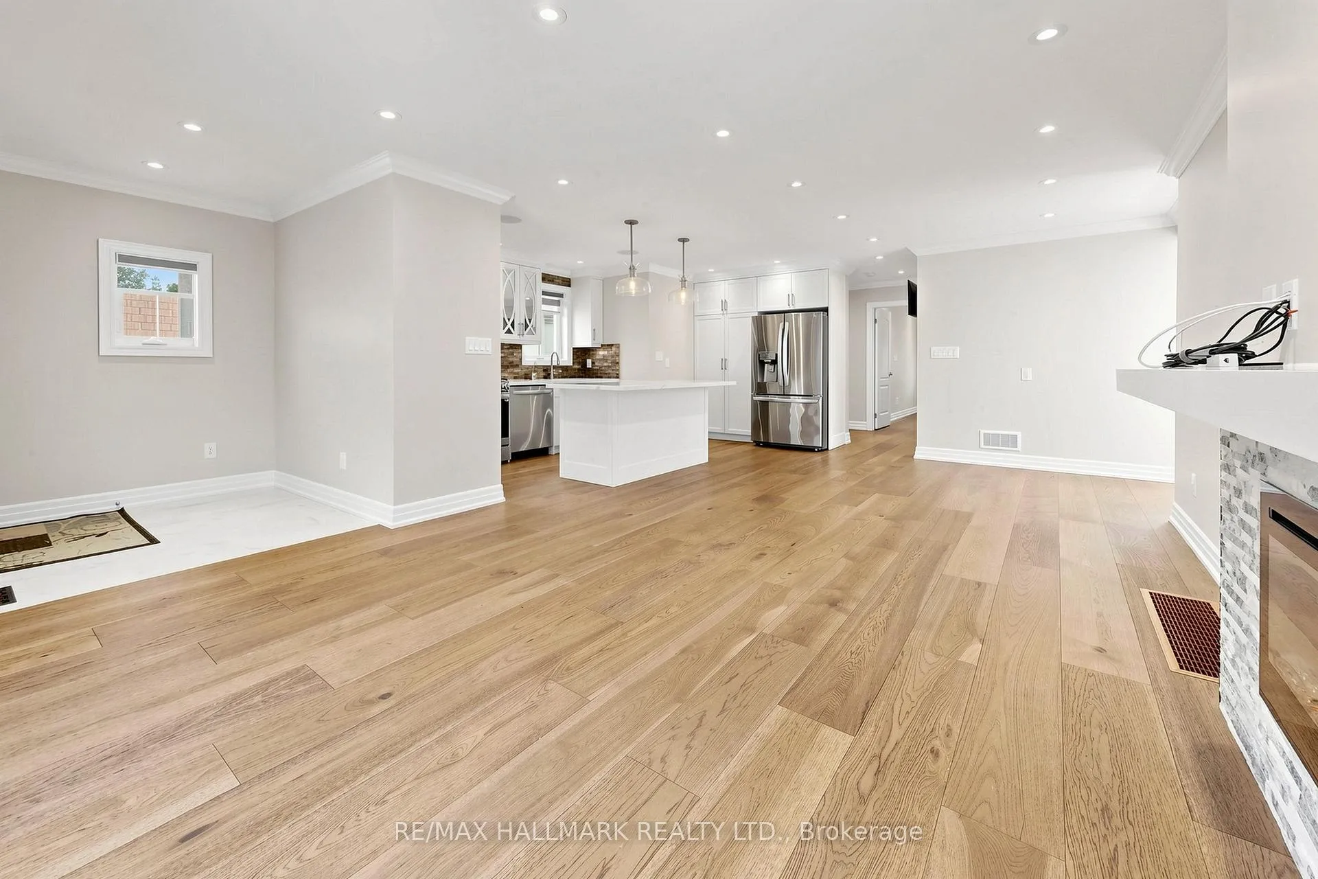 Photo 3 of 87 Fallingbrook Road, Scarborough, Birchcliffe-Cliffside — HOMEH