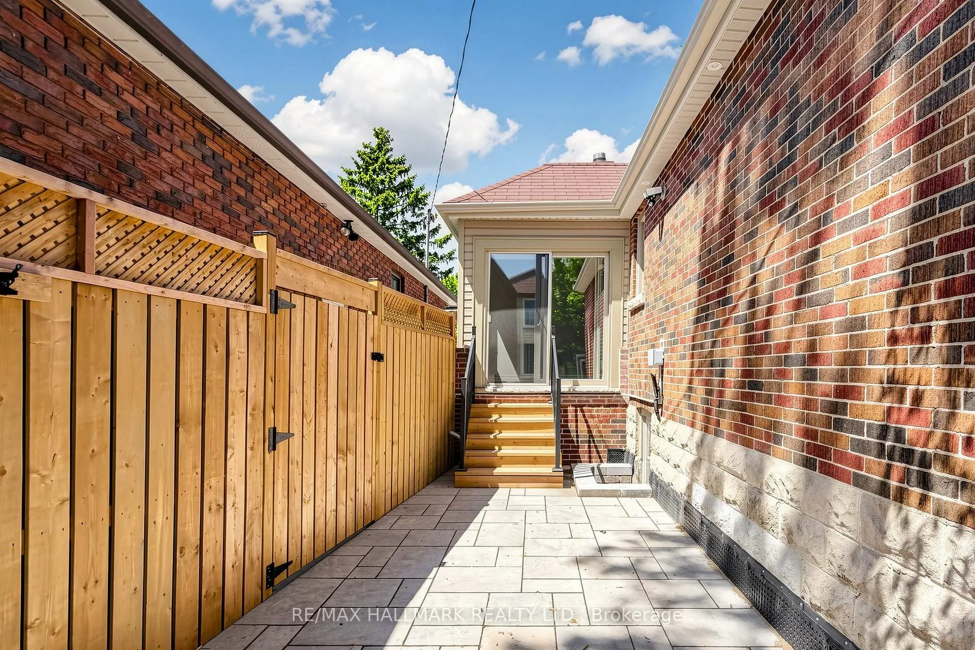 Photo 47 of 87 Fallingbrook Road, Scarborough, Birchcliffe-Cliffside — HOMEH