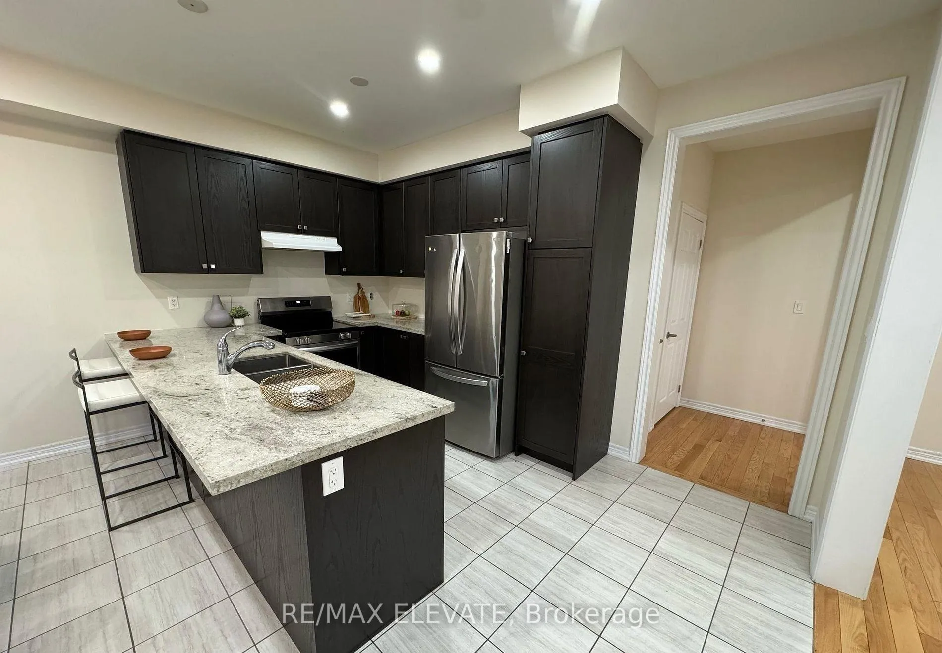 Photo 7 of 1187 Enchanted Crescent, Pickering, Rural Pickering — HOMEH