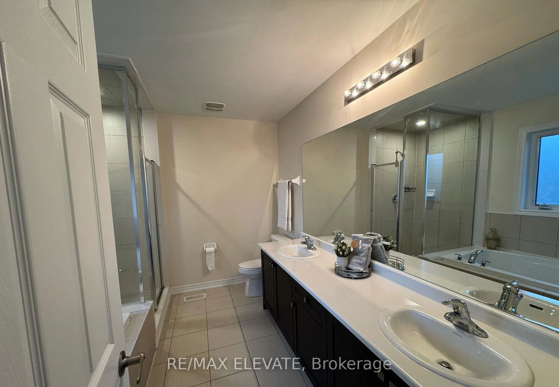 Photo 11 of 1187 Enchanted Crescent, Pickering, Rural Pickering — HOMEH