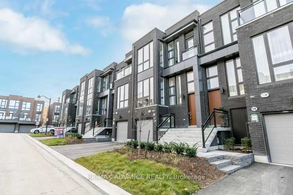 Photo 3 of 12 Cambray Road, Vaughan, Patterson — HOMEH